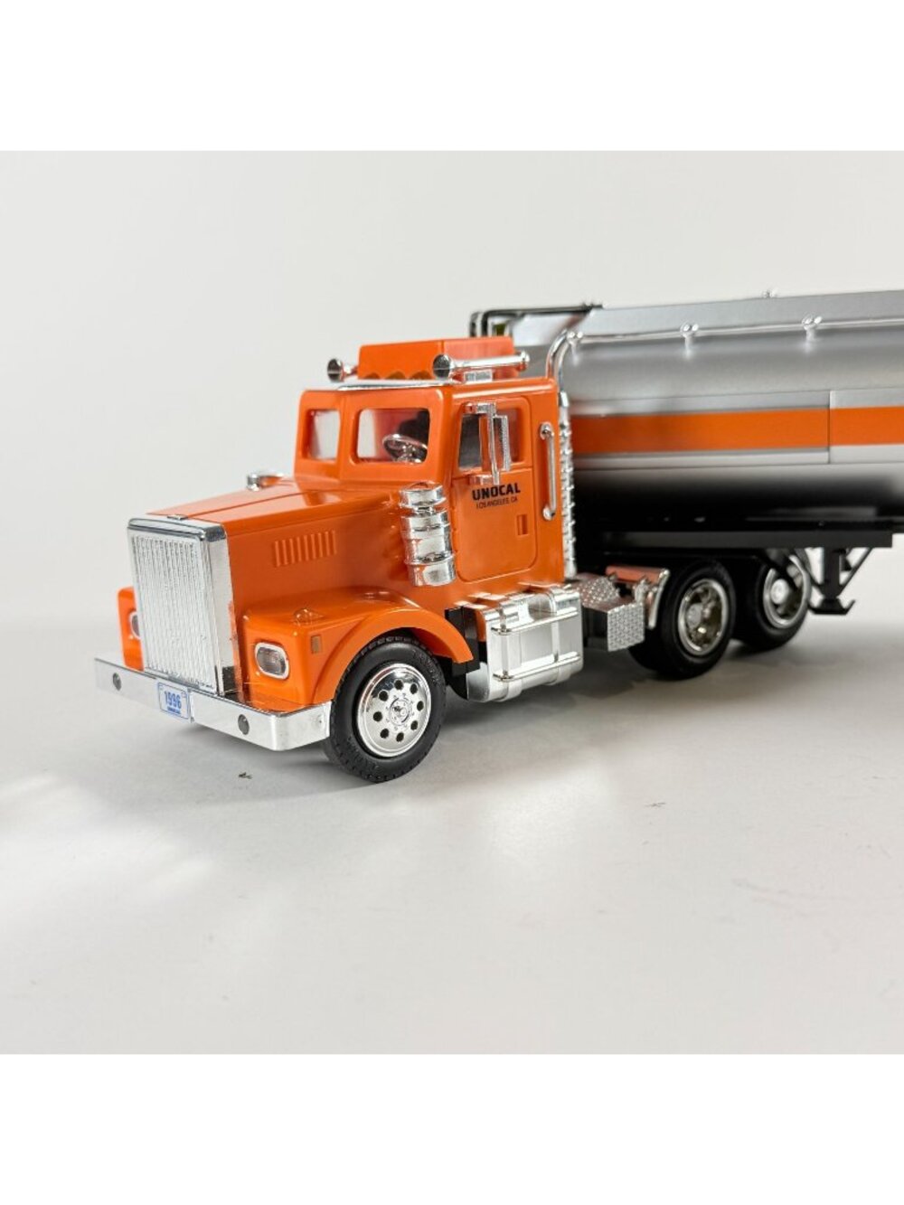 Vintage 1996 Taylor Truck Unocal 76 Limited Edition 18 Wheel Tanker Mack Truck